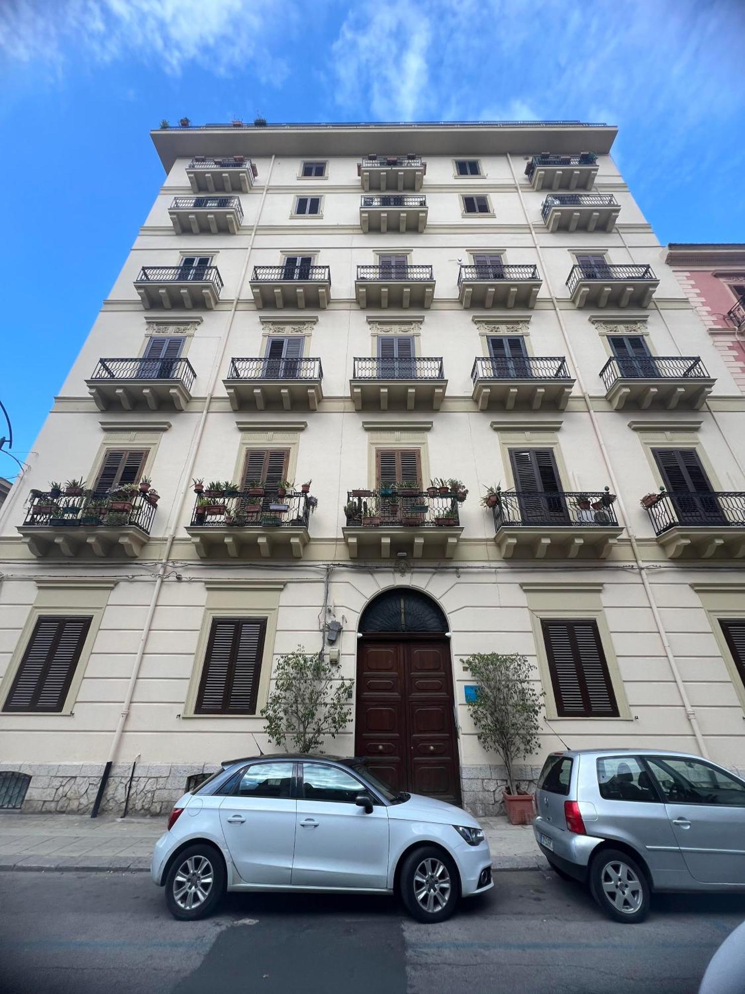 Politeama Charming Apartment Palermo Eksteriør billede