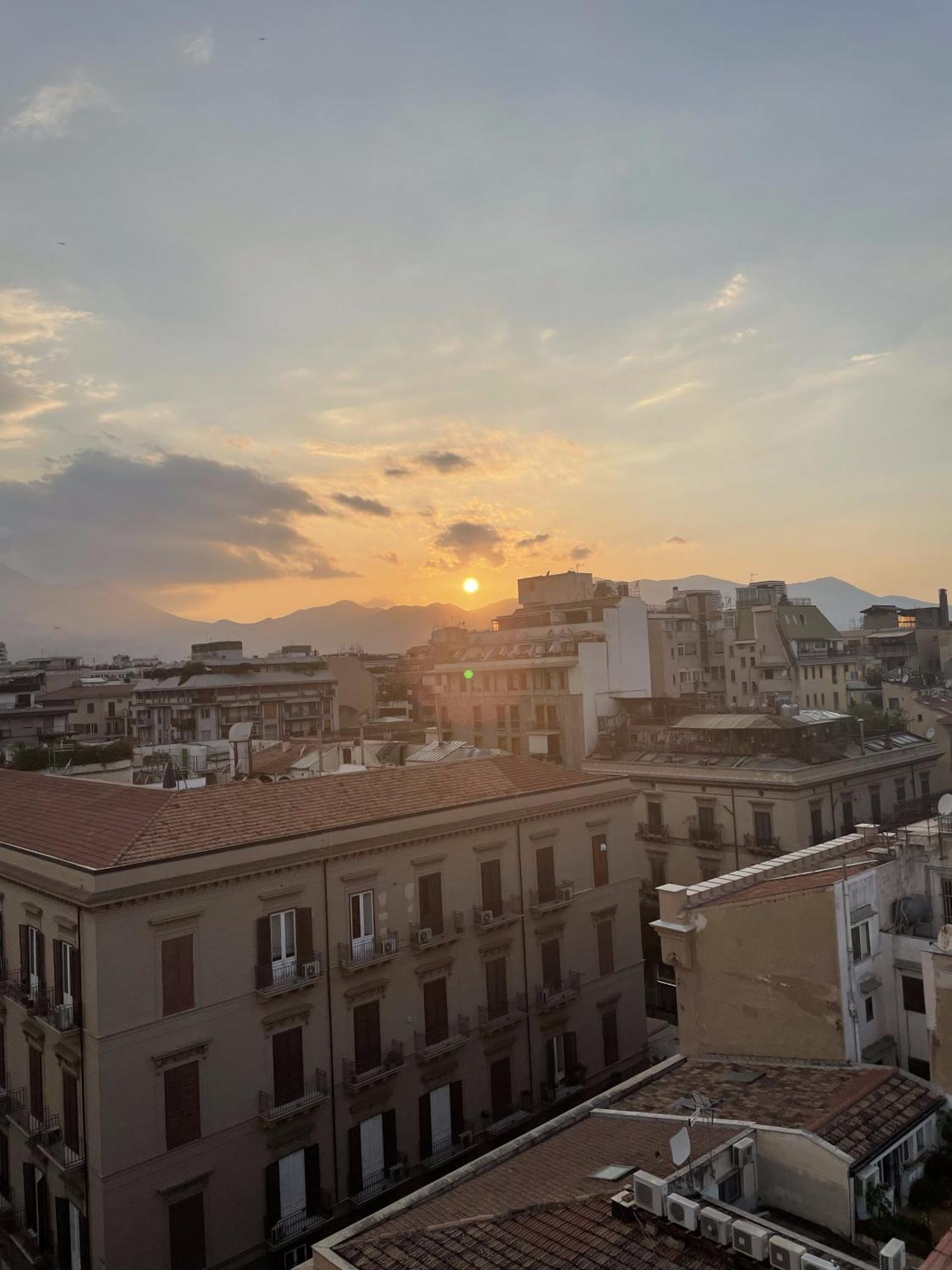 Politeama Charming Apartment Palermo Eksteriør billede